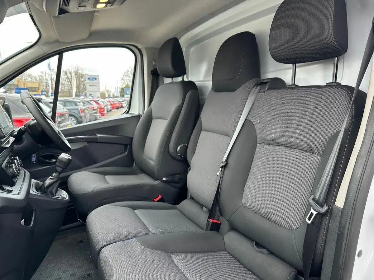 2022-renault-trafic-20dci-sl30-130-business-big-15