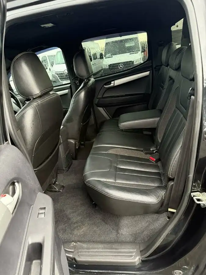 2015-isuzu-d-max-25td-venetian-red-blade-big-10