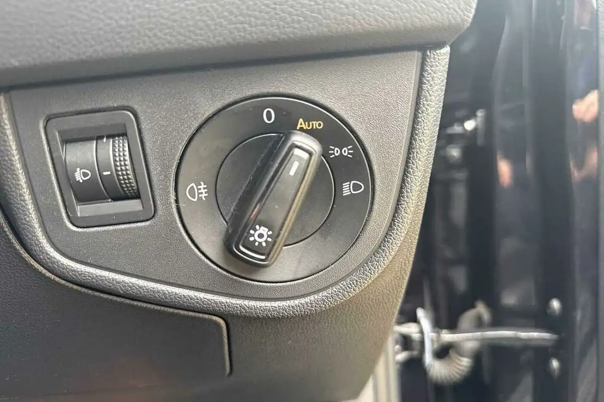 2022-volkswagen-polo-10-tsi-life-big-23