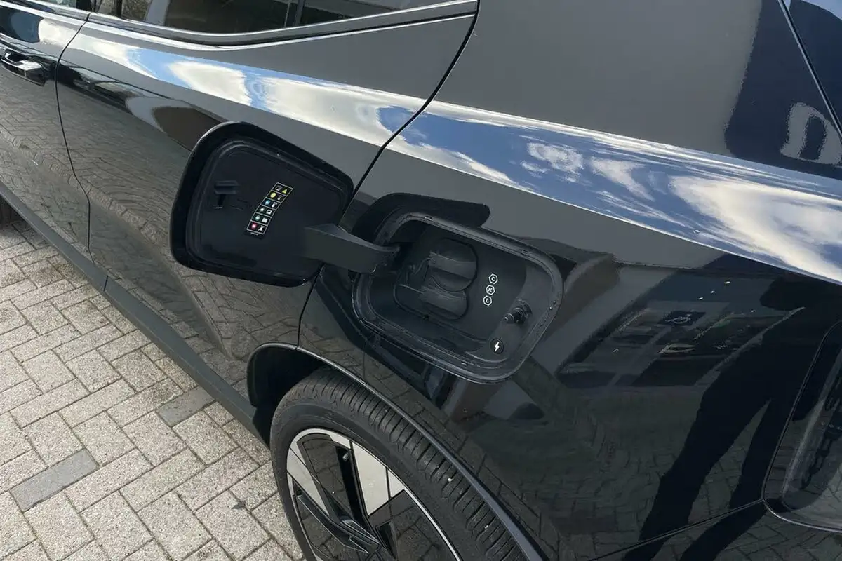 2024-volvo-ex30-e-single-motor-ultra-big-17