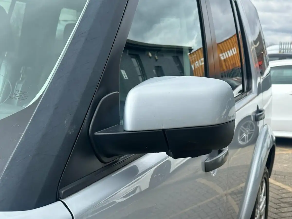 2011-land-rover-discovery-4-30tdv6-hse-big-18