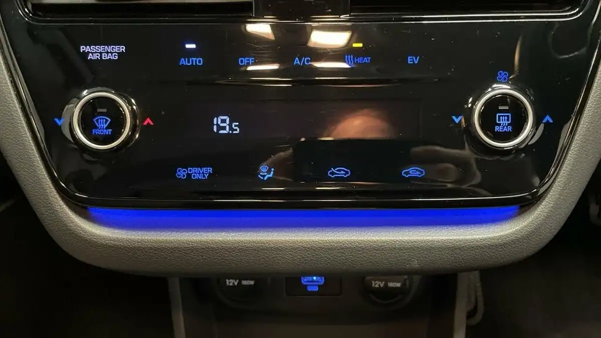 2022-hyundai-ioniq-e-premium-se-electric-big-27