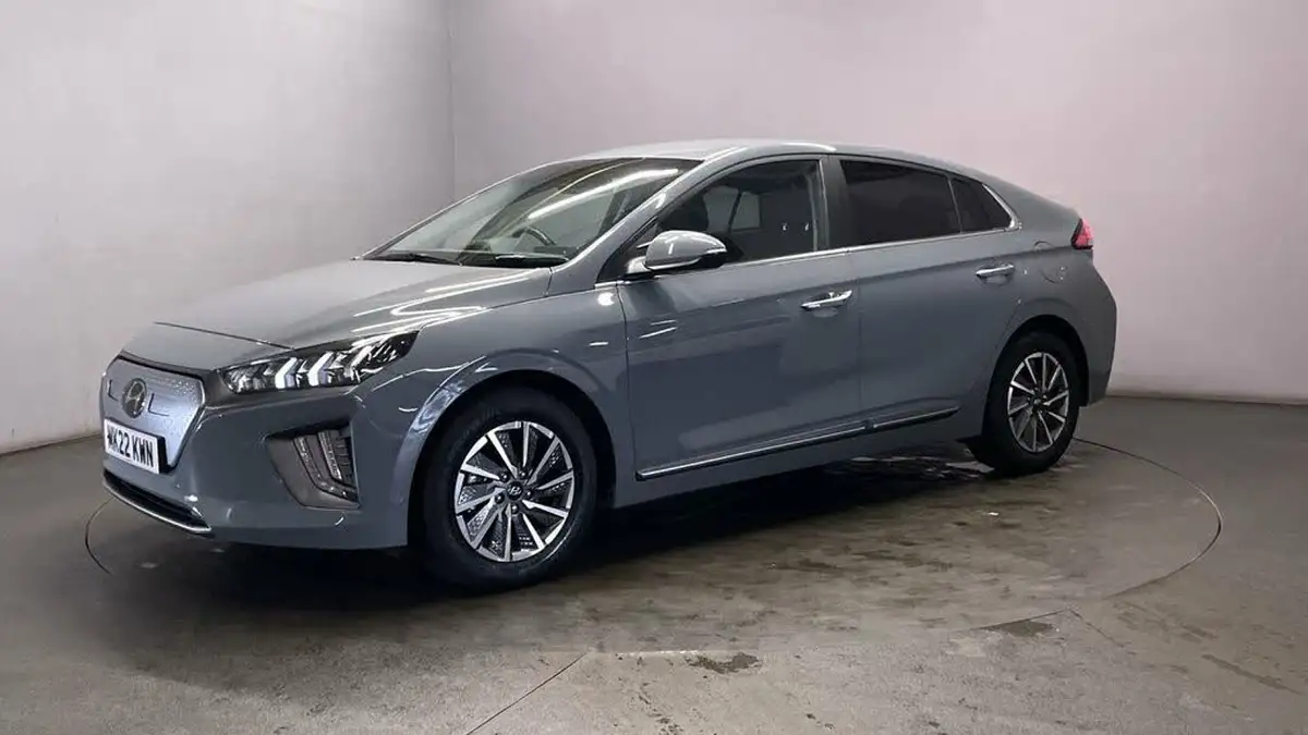 2022-hyundai-ioniq-e-premium-se-electric-big-3