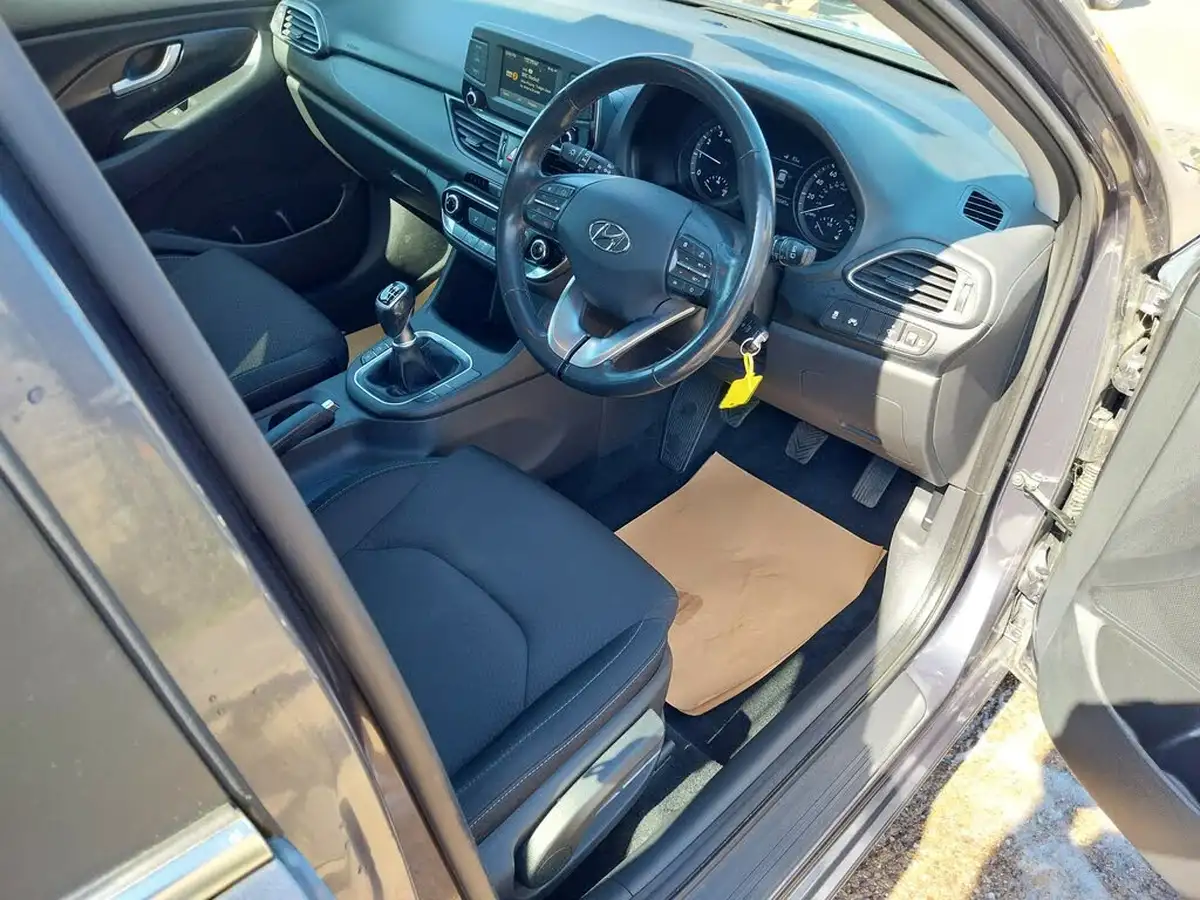2018-hyundai-i30-10-t-gdi-se-blue-drive-isg-hatchback-big-10