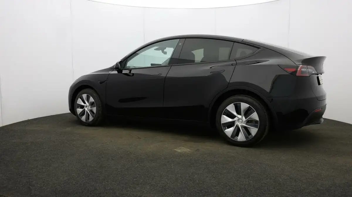 2022-tesla-model-y-e-long-range-big-63