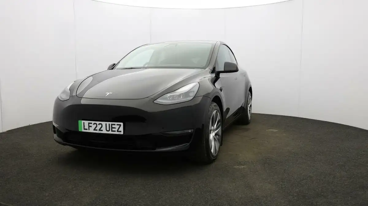 2022-tesla-model-y-e-long-range-big-39