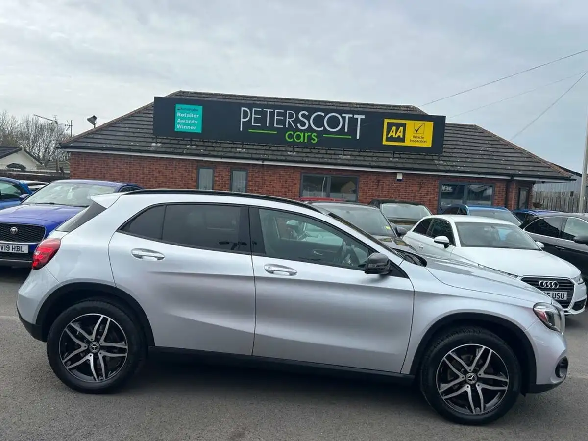 2019-mercedes-benz-gla-class-16-gla-180-urban-edition-ss-big-3