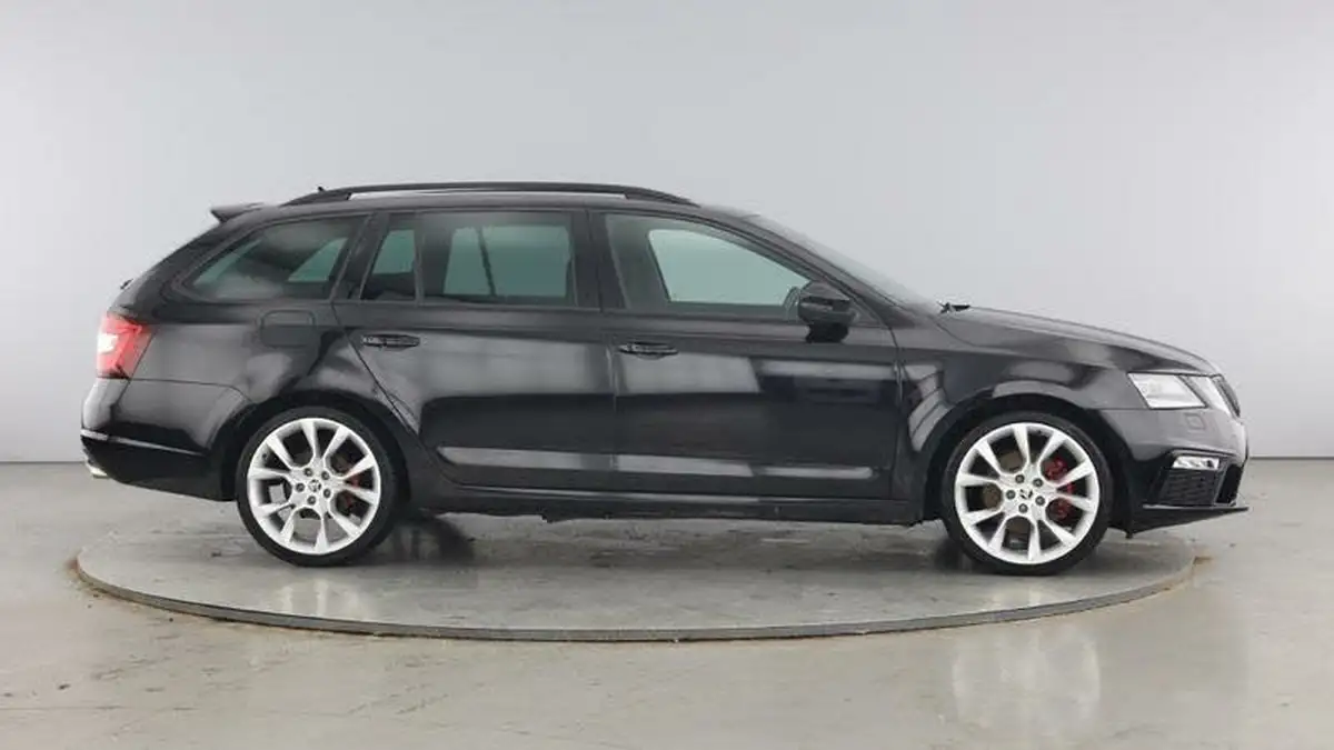 2017-skoda-octavia-20tdi-vrs-estate-dsg-big-3