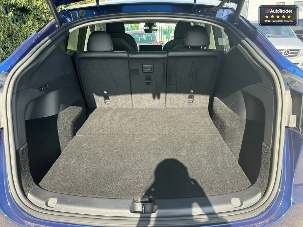 2022-tesla-model-y-e-long-range-big-33