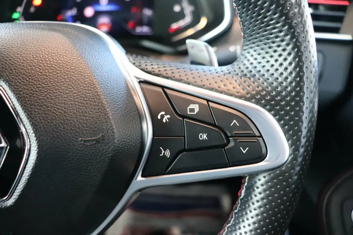 2019-renault-clio-13-tce-rs-line-big-50