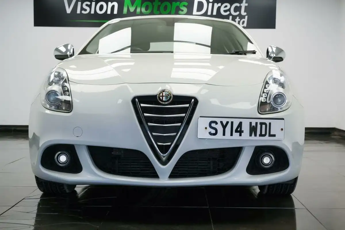 2014-alfa-romeo-giulietta-14-distinctive-120bhp-big-2