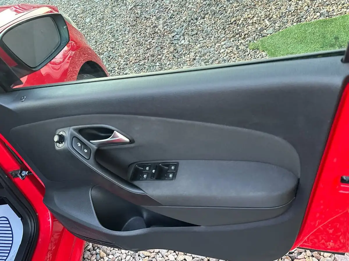 2014-volkswagen-polo-14-match-edition-5d-big-28