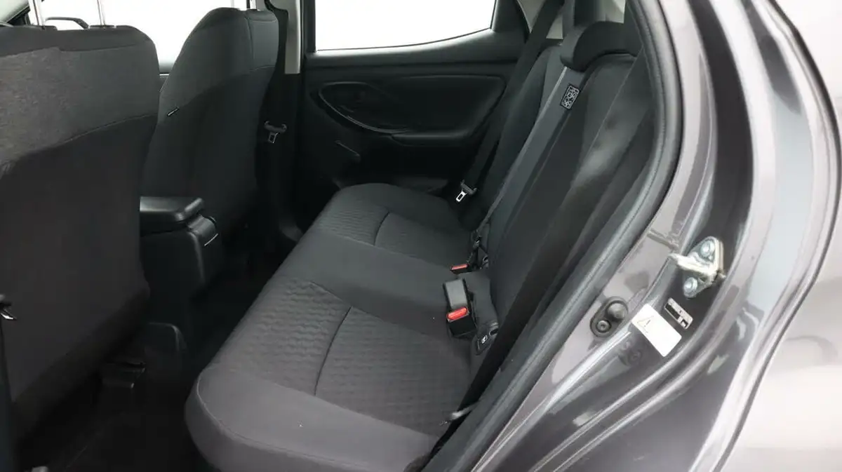 2021-toyota-yaris-15-vvt-i-icon-114bhp-hybrid-1490cc-e-cvt-big-16