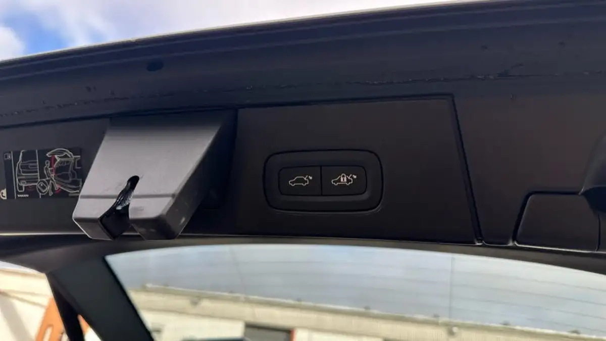 2024-volvo-v90-20-t8-ultra-big-34