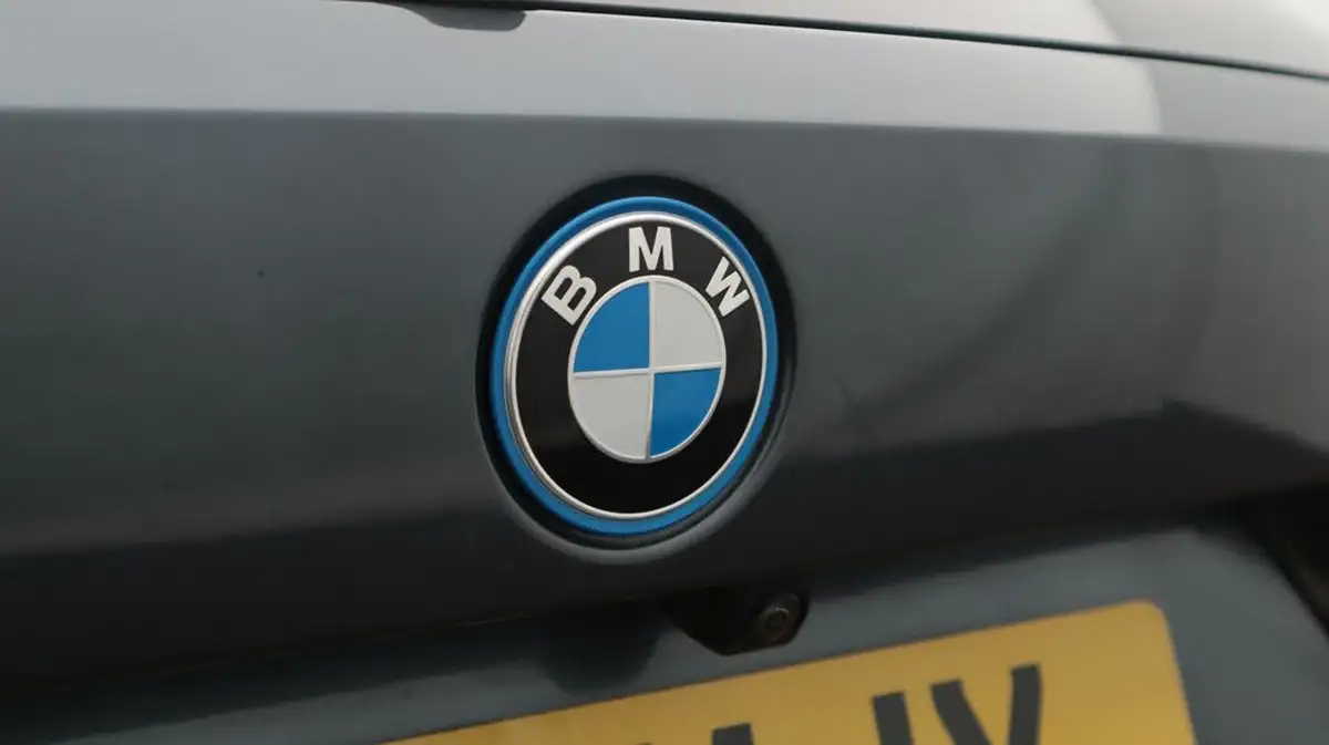 2022-bmw-3-series-20-330e-m-sport-touring-5d-big-20