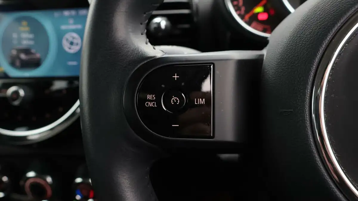 2022-mini-clubman-15-cooper-classic-big-23
