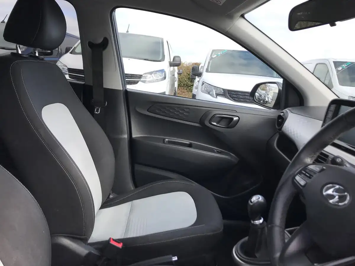 2021-hyundai-i10-12-premium-84ps-1197cc-big-3