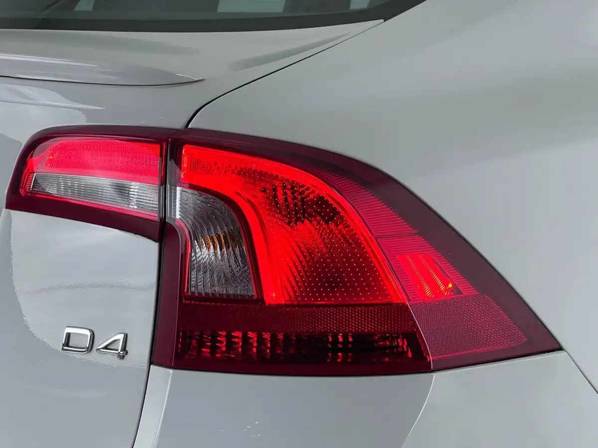 2017-volvo-s60-20td-d4-r-design-lux-geartronic-big-7