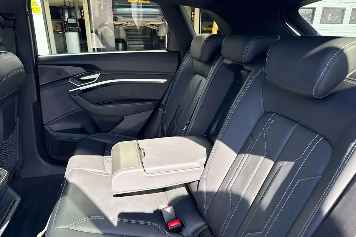 2024-audi-q8-e-tron-50e-black-edition-suv-big-13