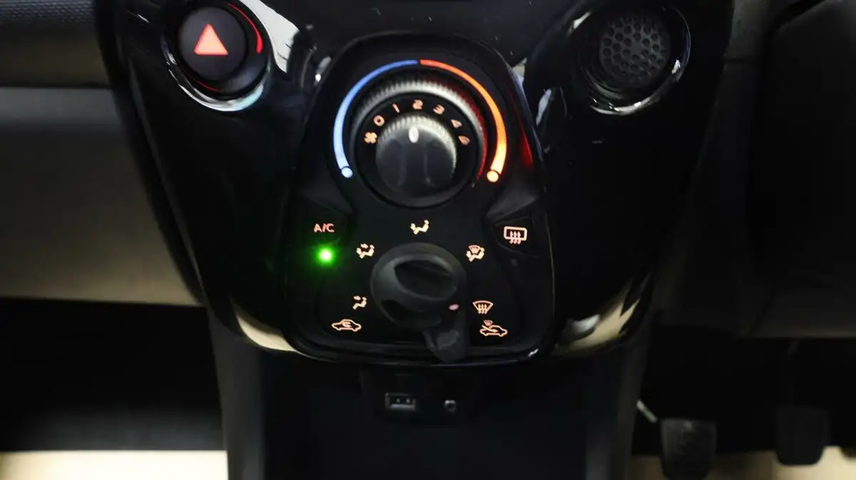 2020-citroen-c1-10-vti-shine-5d-big-11