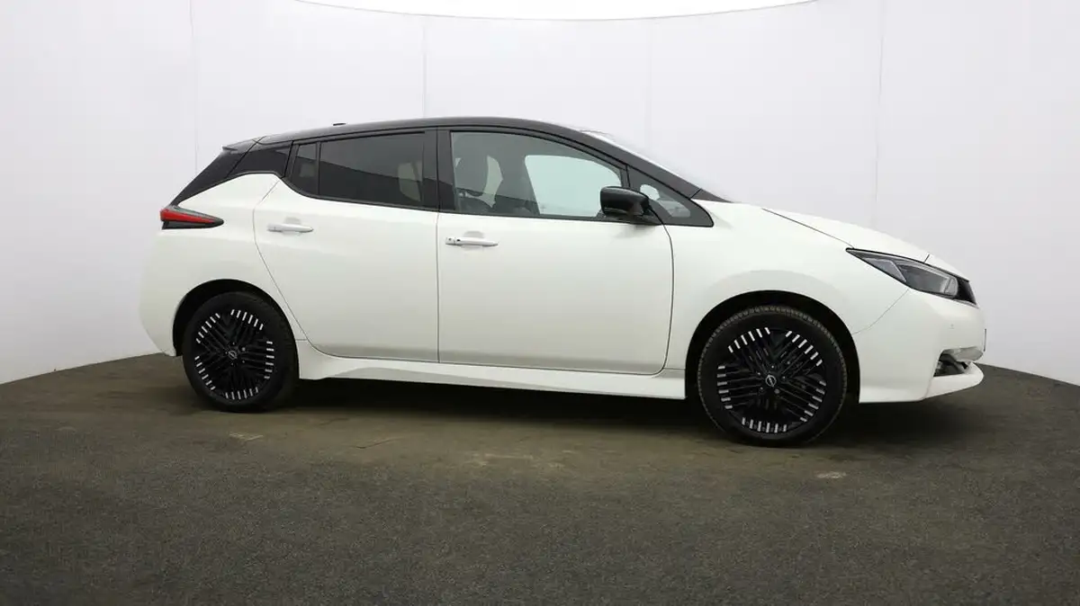 2022-nissan-leaf-e-e-tekna-59kwh-big-49