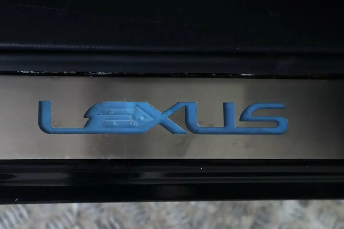 2004-lexus-is-200-20-se-parking-sensors-auto-big-32