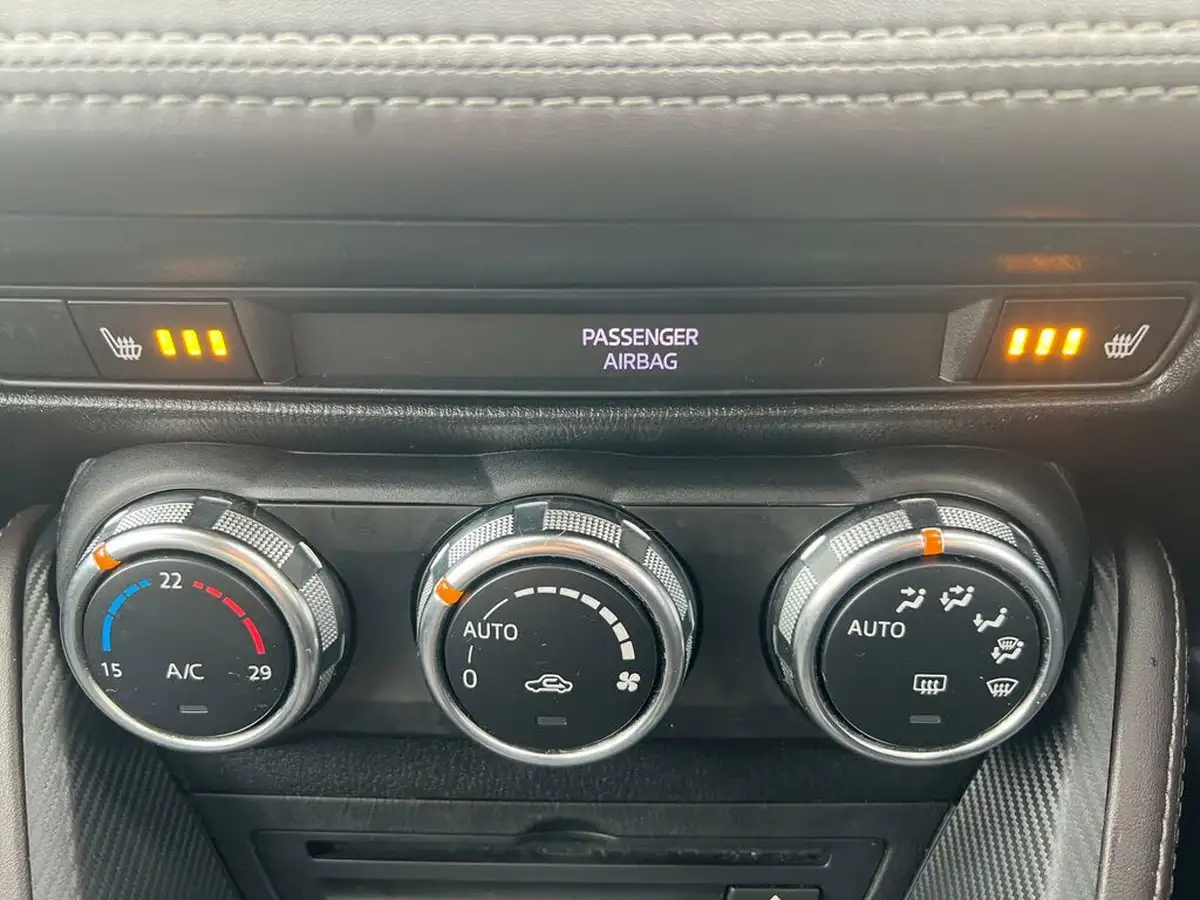 2017-mazda-mazda2-15-gt-big-27