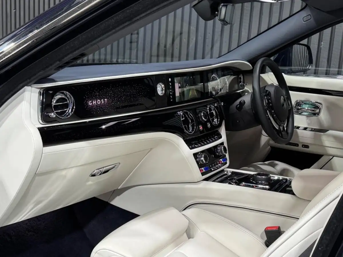 2024-rolls-royce-ghost-675-big-10