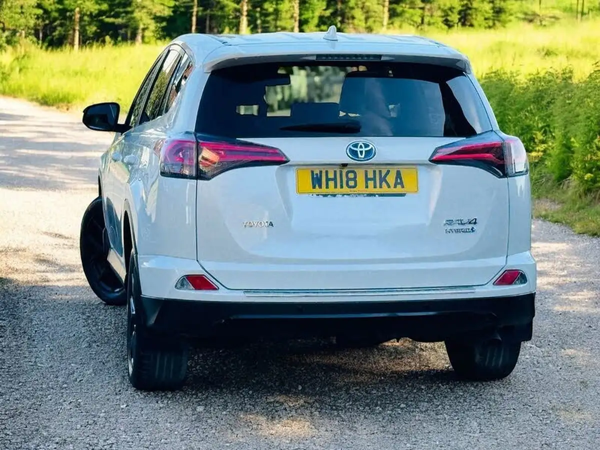 2018-toyota-rav4-25-vvt-i-excel-194bhp-awd-tss-navi-metallic-2494cc-big-32