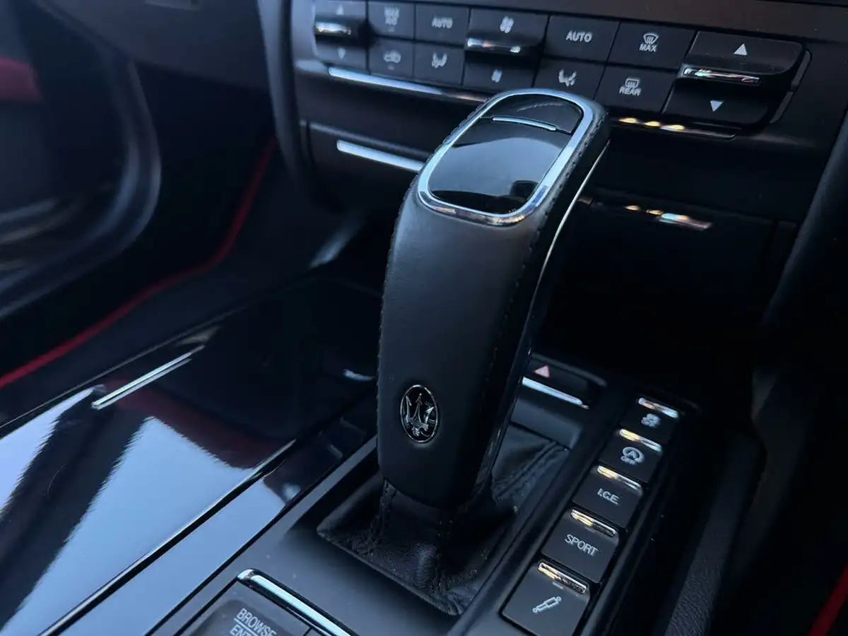 2022-maserati-ghibli-30-modena-350ps-big-57