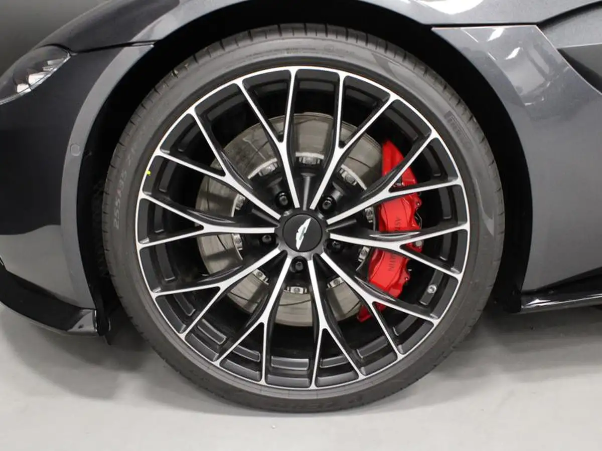 2024-aston-martin-vantage-40-v8-vantage-roadster-auto-big-3