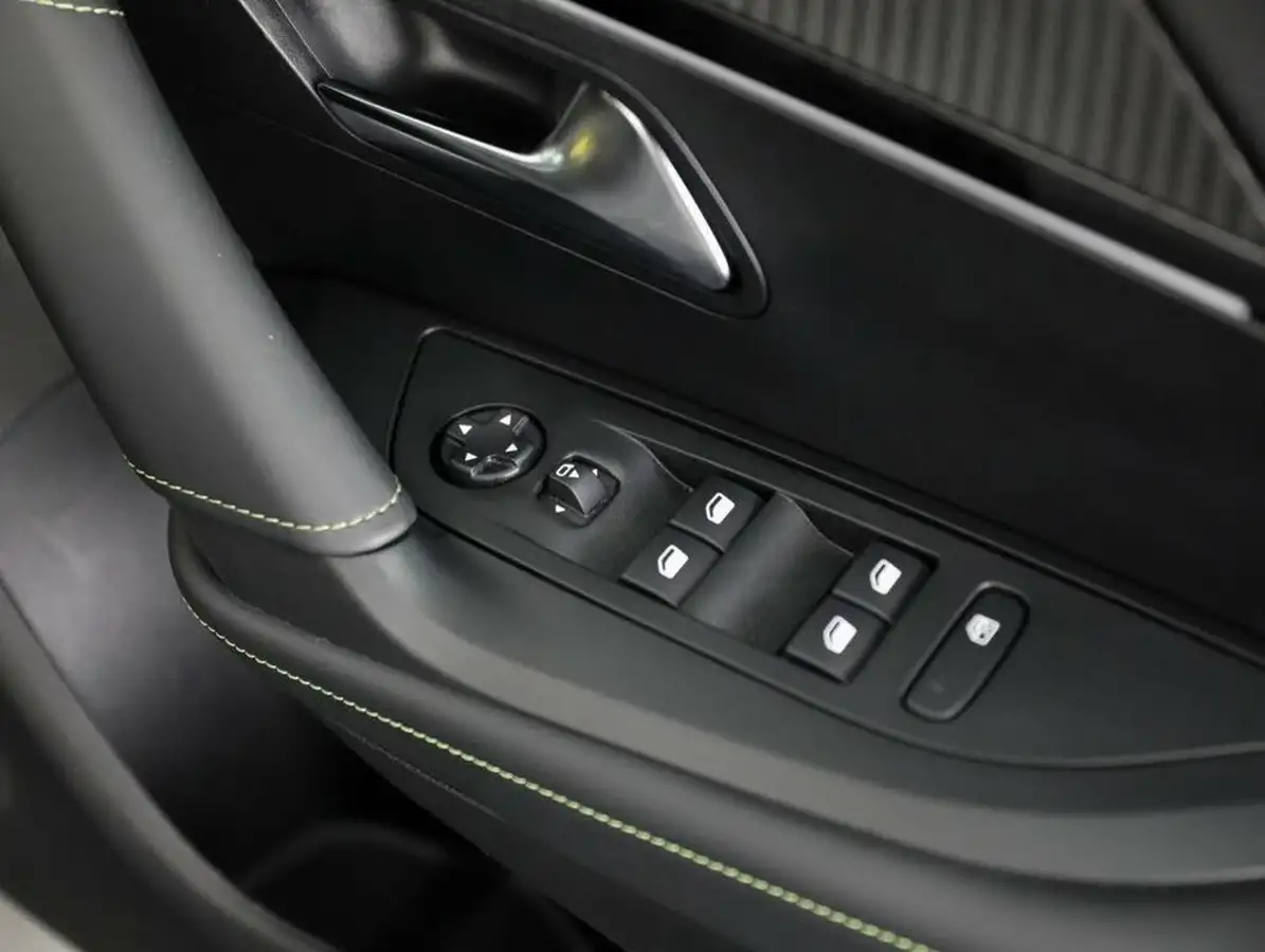 2023-peugeot-2008-suv-big-23