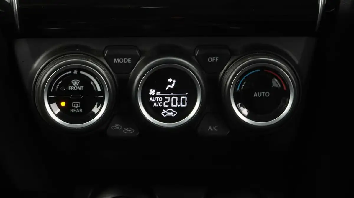 2018-suzuki-swift-10-boosterjet-sz5-111ps-shvs-big-12