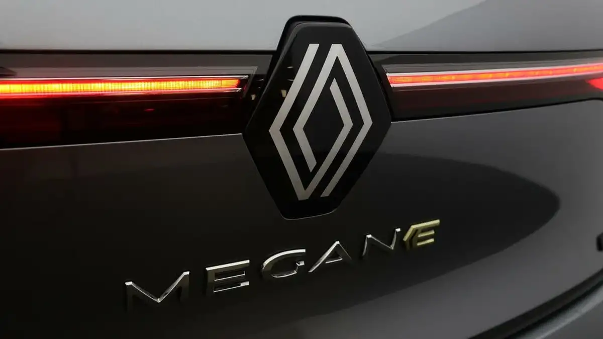 2023-renault-megane-e-tech-e-techno-big-19