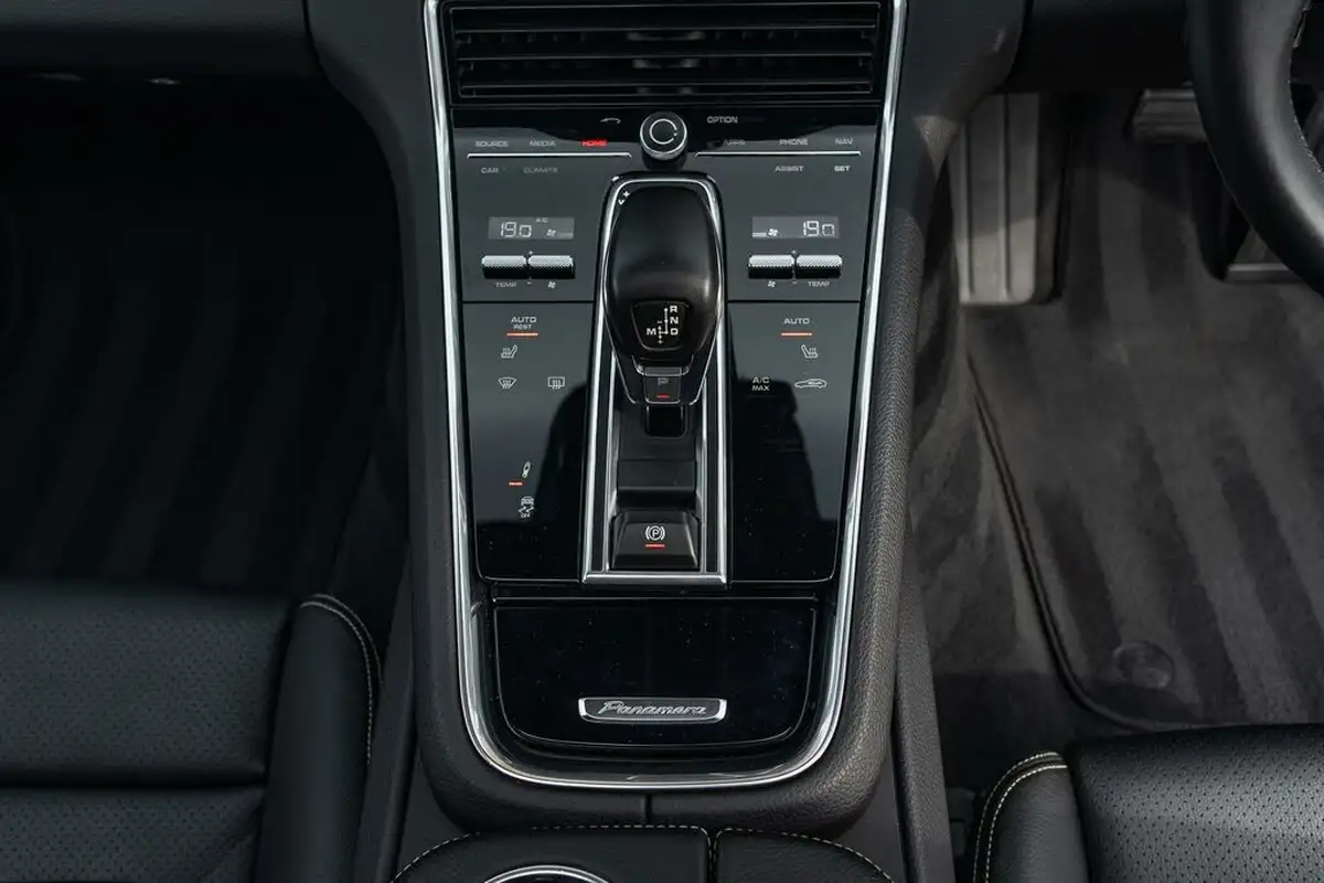 2020-porsche-panamera-30-4-10-years-edition-sport-turismo-big-61