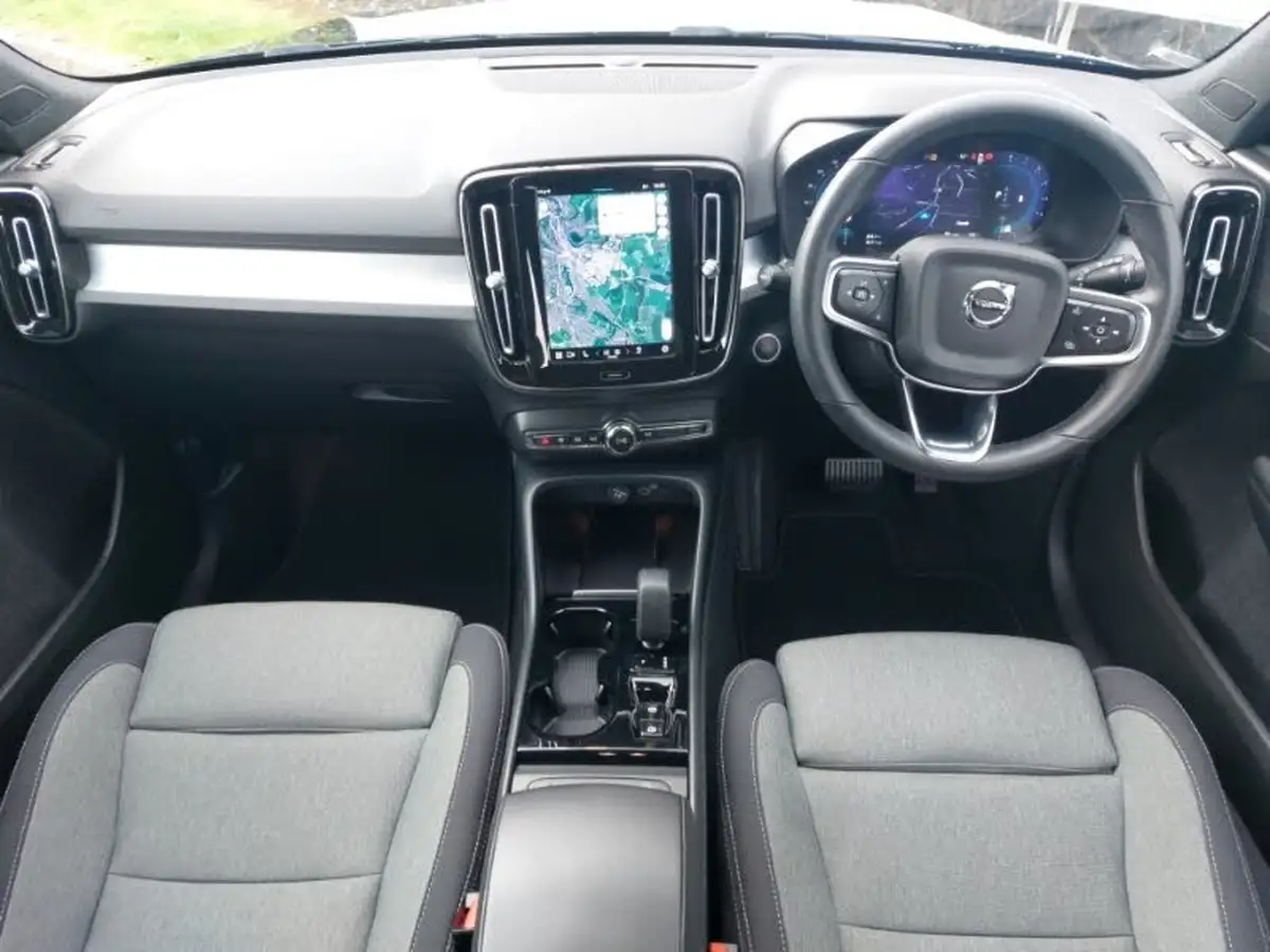 2022-volvo-xc40-20-b3-plus-big-2