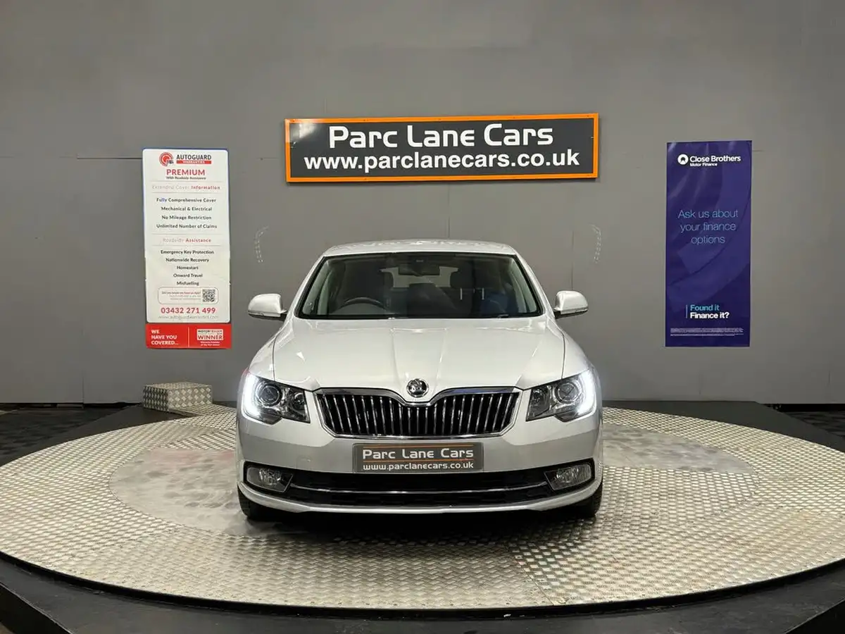 2015-skoda-superb-18-elegance-hatchback-big-8