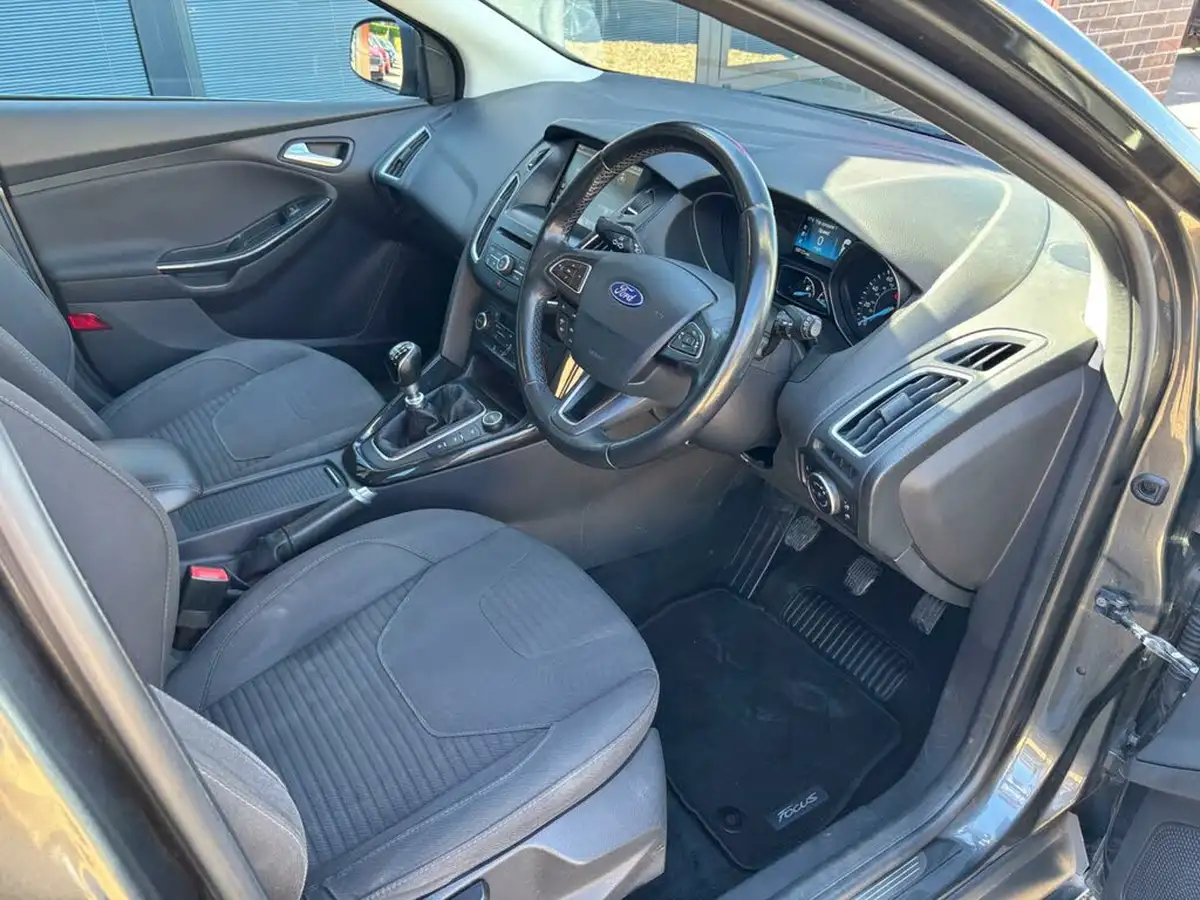 2016-ford-focus-15tdci-titanium-hatchback-big-19