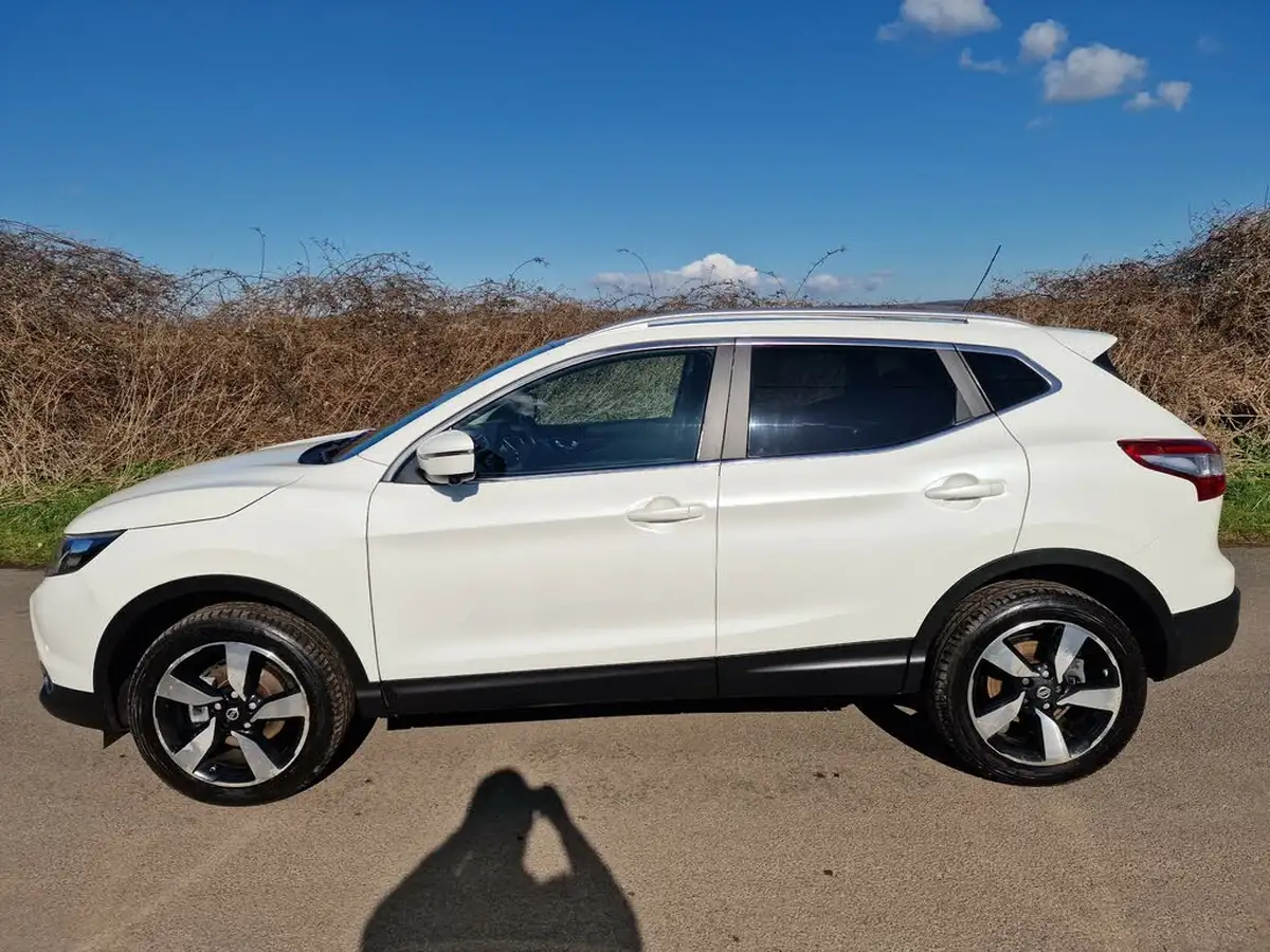 2015-nissan-qashqai-12-n-tec-big-3
