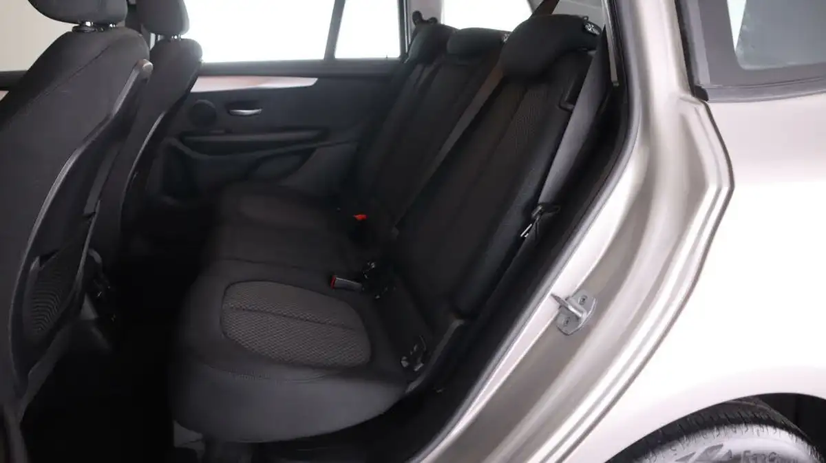 2021-bmw-2-series-15td-216d-se-gran-big-16