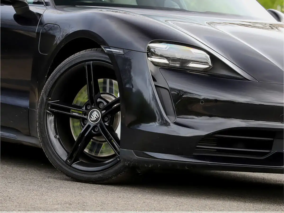 2021-porsche-taycan-e-turbo-big-8