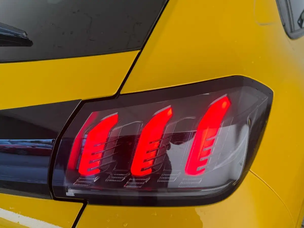 2023-peugeot-208-12-puretech-allure-premium-130ps-eat8-big-33