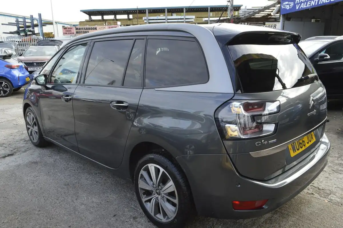 2016-citroen-grand-c4-picasso-16bluehdi-exclusive-eat6-big-3