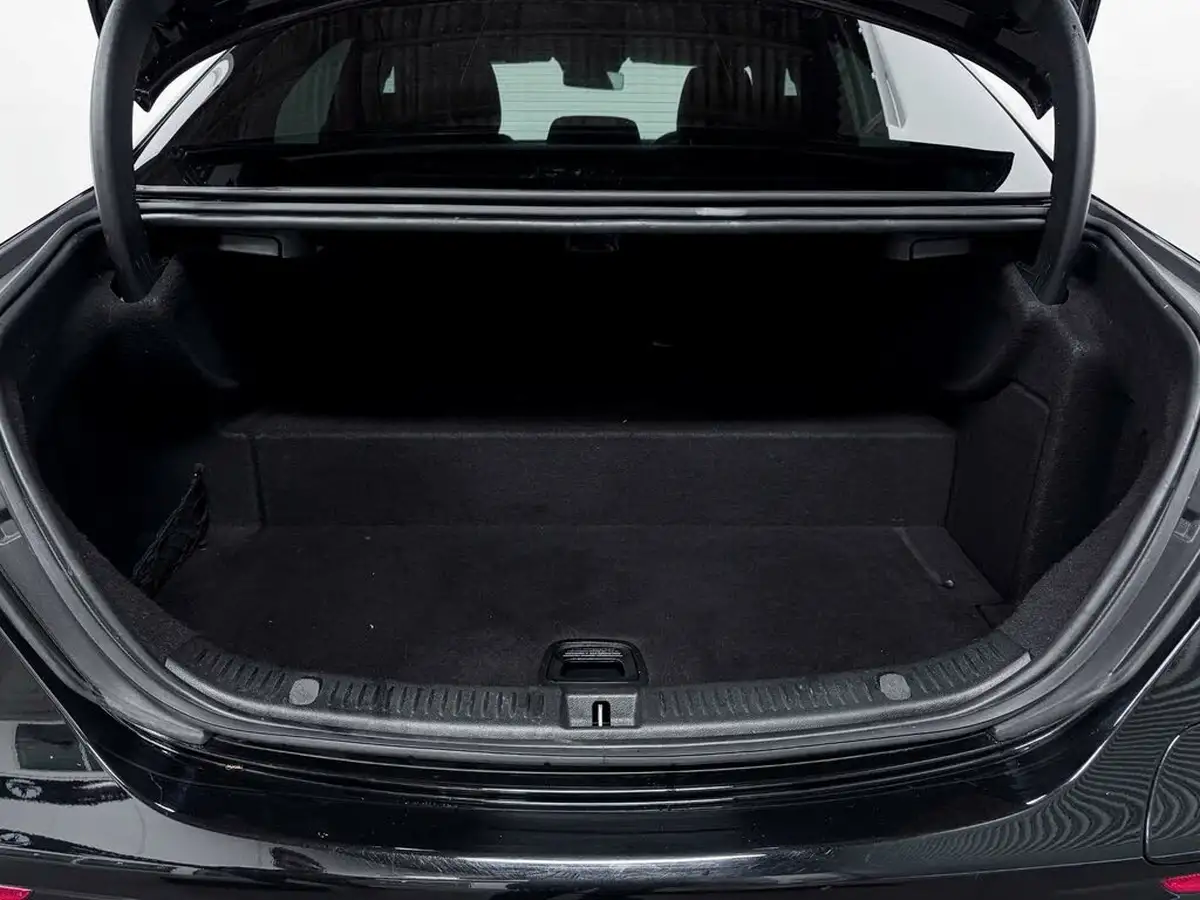 2020-mercedes-benz-e-class-20d-e300de-amg-line-eq-power-saloon-4d-big-7
