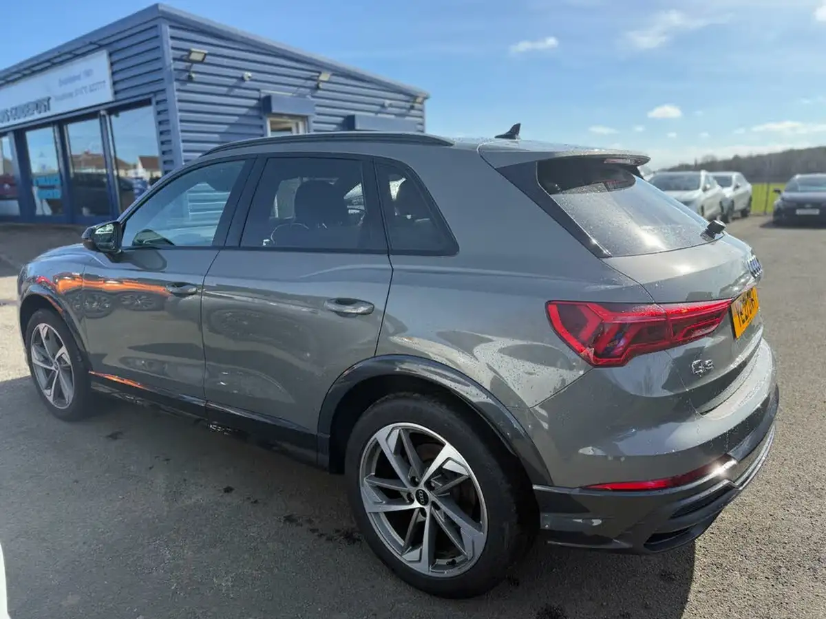 2021-audi-q3-15-35-tfsi-black-edition-codcomfort-sound-pack-station-wagon-big-16