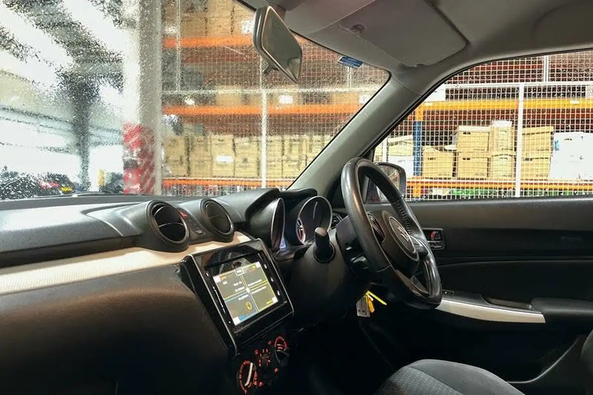 2017-suzuki-swift-10-boosterjet-sz-t-big-17