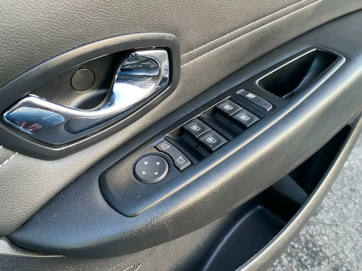 2014-renault-grand-scenic-15td-dynamique-tom-tom-edc-auto-big-52