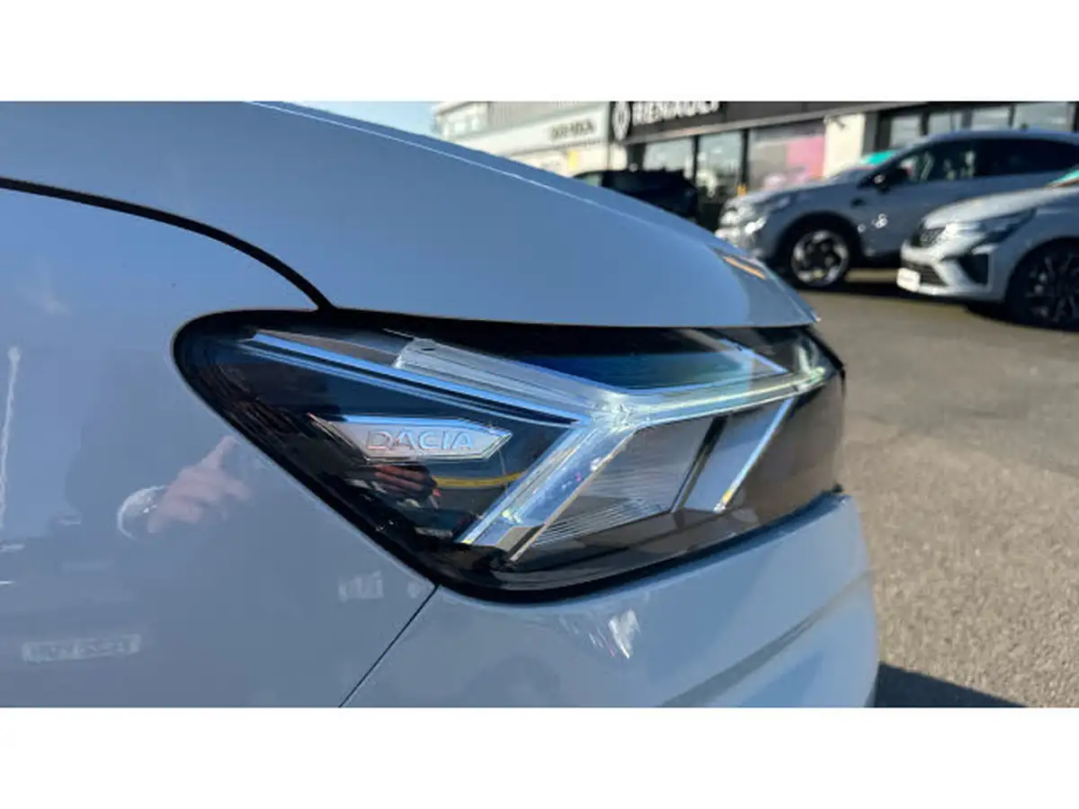 2021-dacia-sandero-10-tce-essential-90bhp-big-31