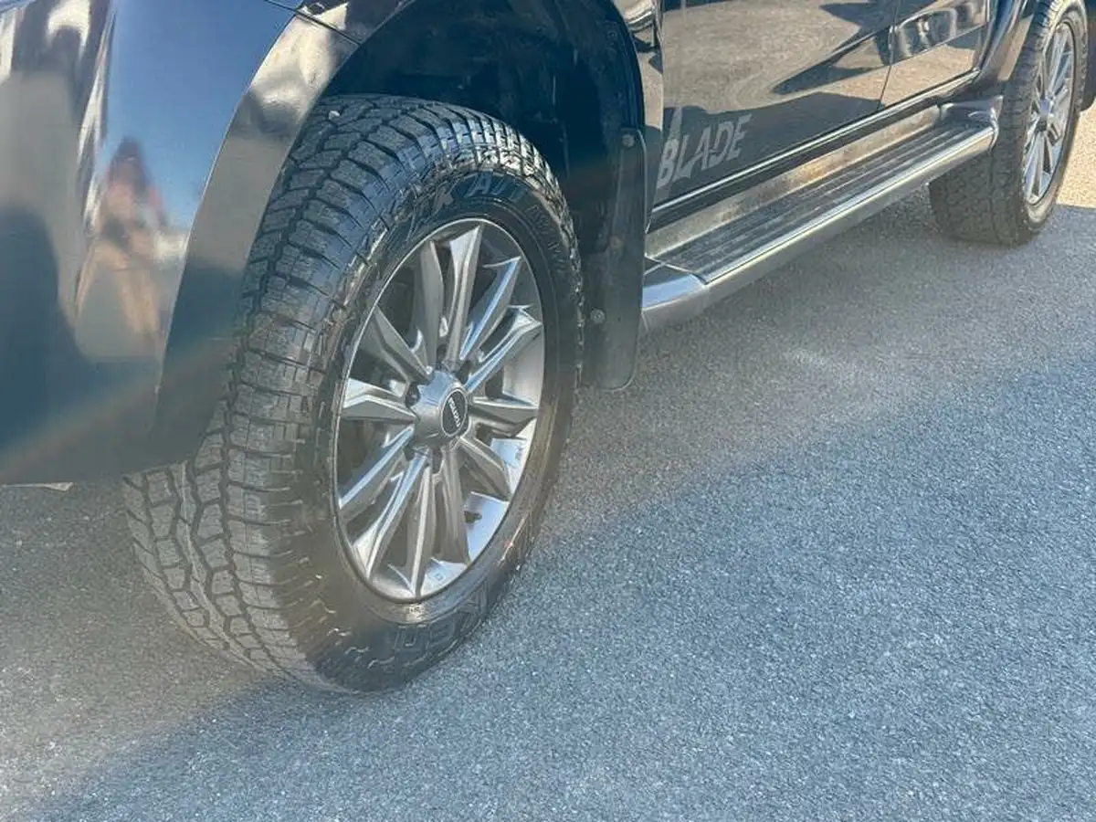 2017-isuzu-d-max-19td-blade-auto-big-6