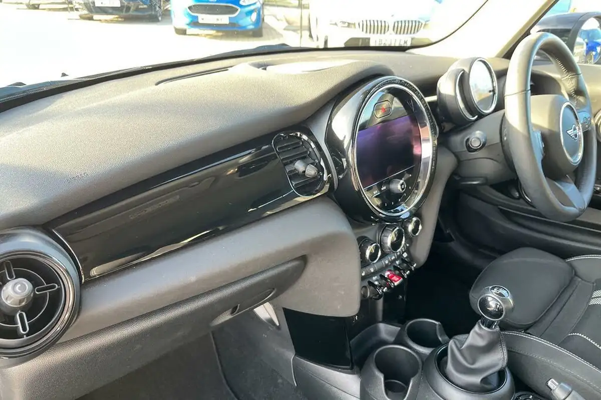 2022-mini-cooper-20-cooper-s-classic-hatchback-3d-big-26